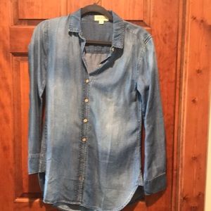 Cloth & Stone button up jean shirt. Xs